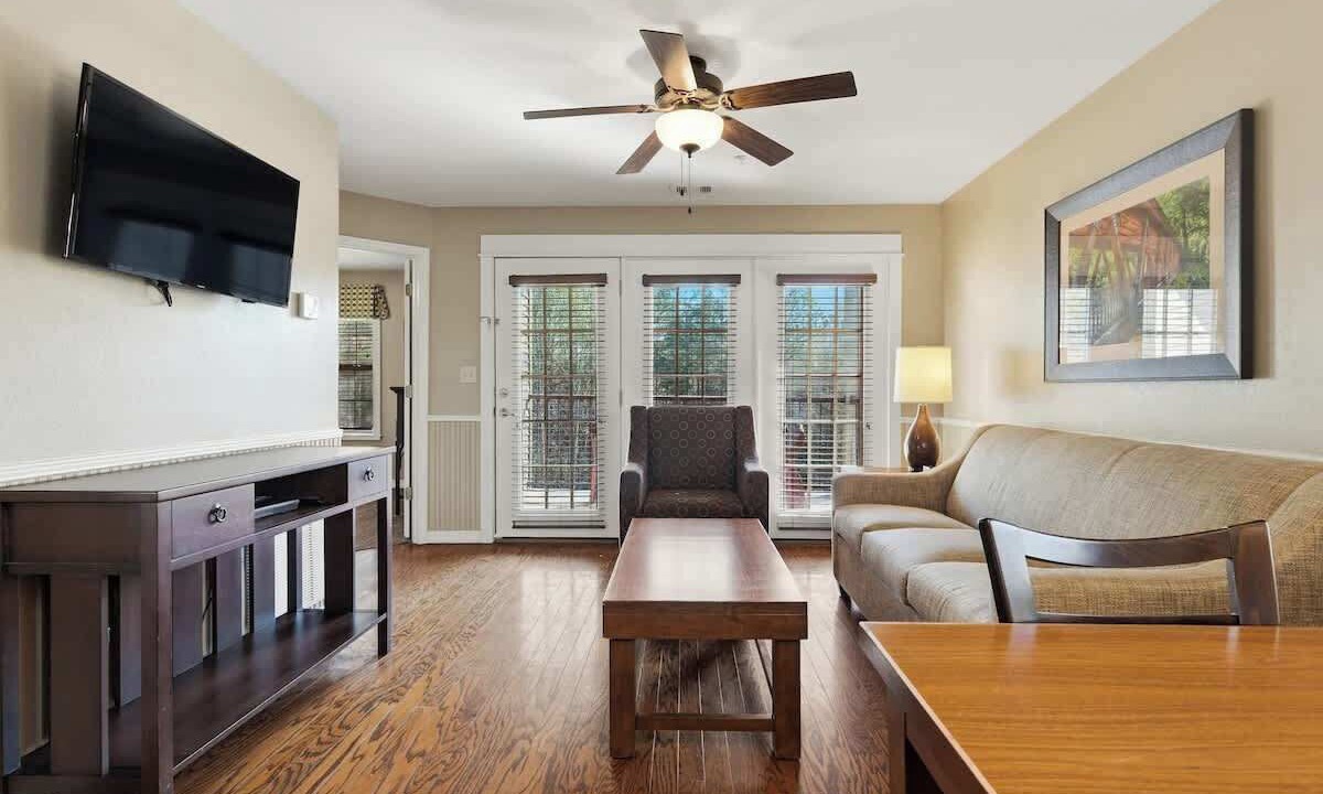 Photo of Livingroom in Clarkesville