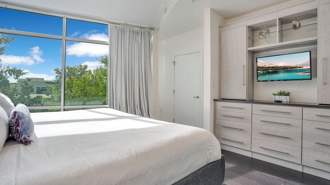 Photo of Bedroom in South Eola