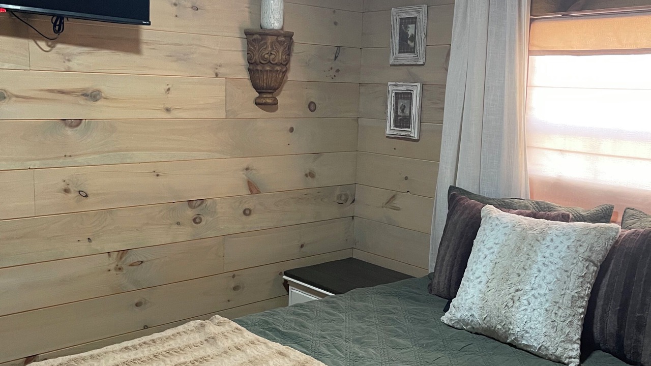 Photo of Bedroom in Benton