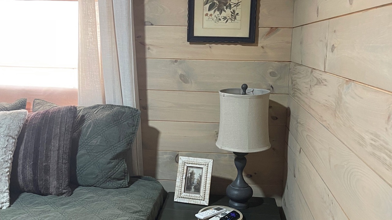Photo of Bedroom in Benton