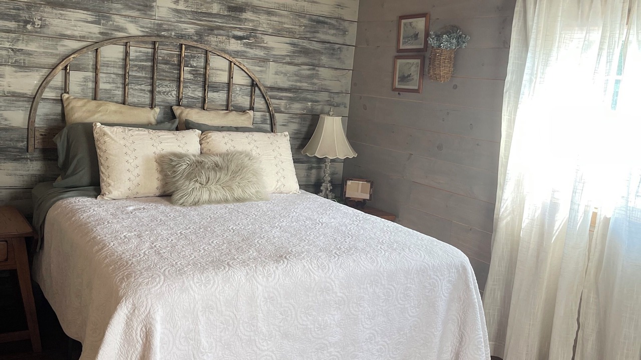 Photo of Bedroom in Benton
