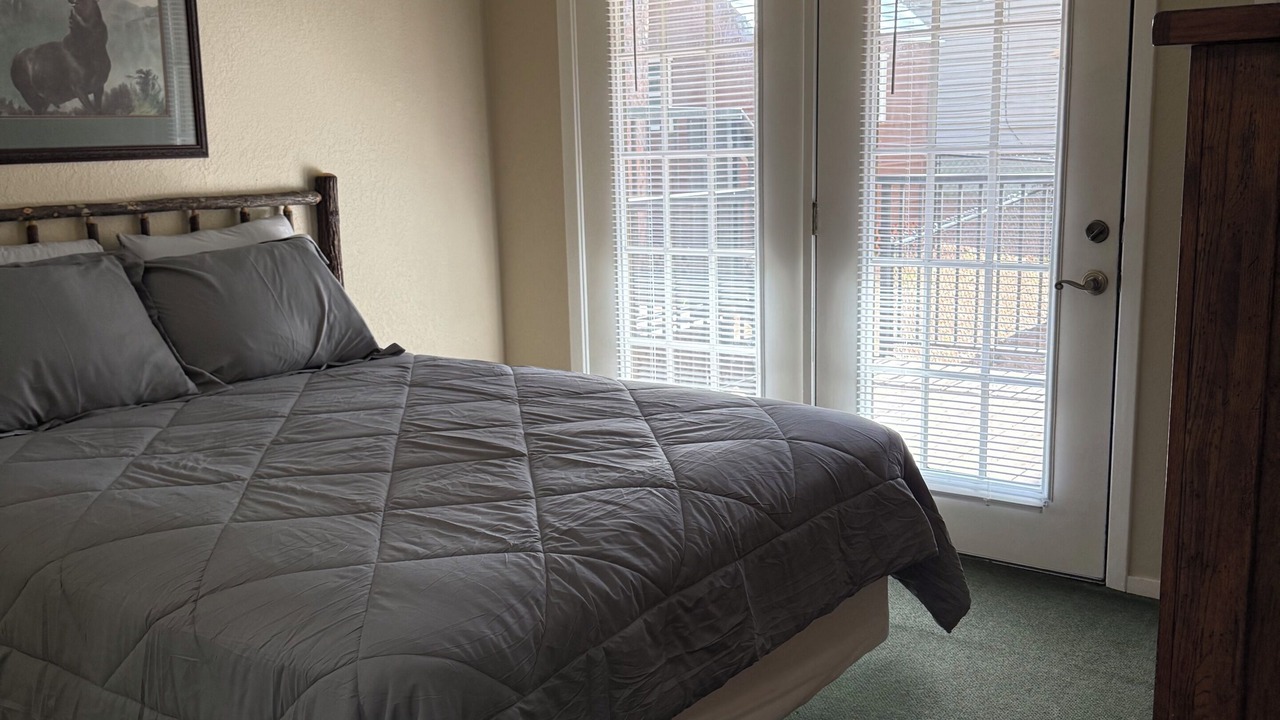 Photo of Bedroom in Holly Lake Ranch