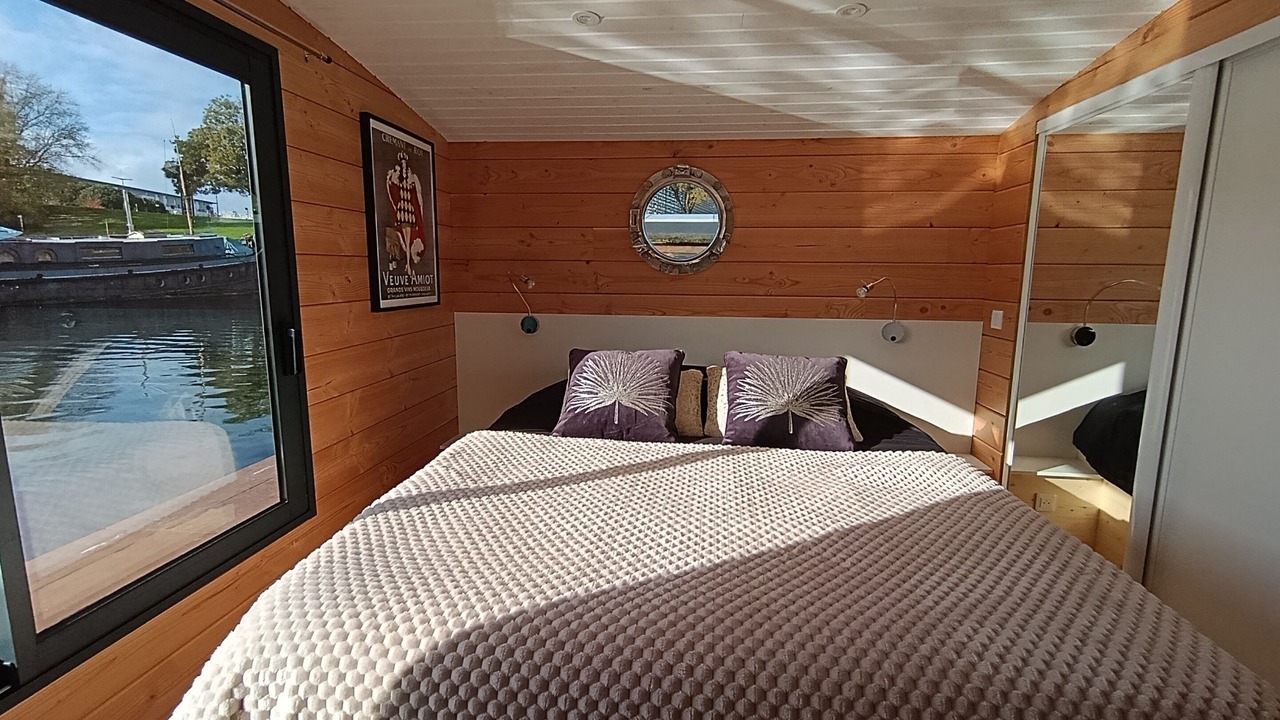 Photo of Bedroom in Downtown Angers