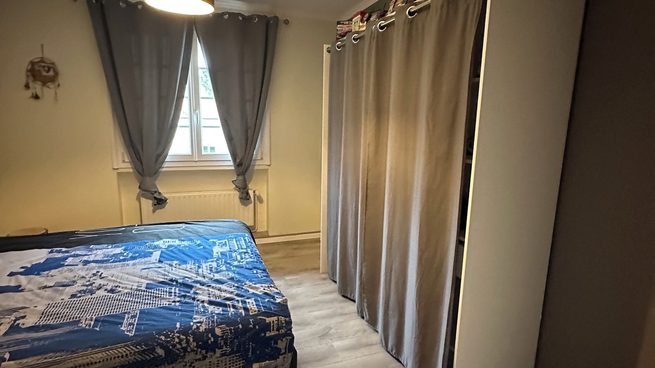 Photo of Bedroom in Crepon