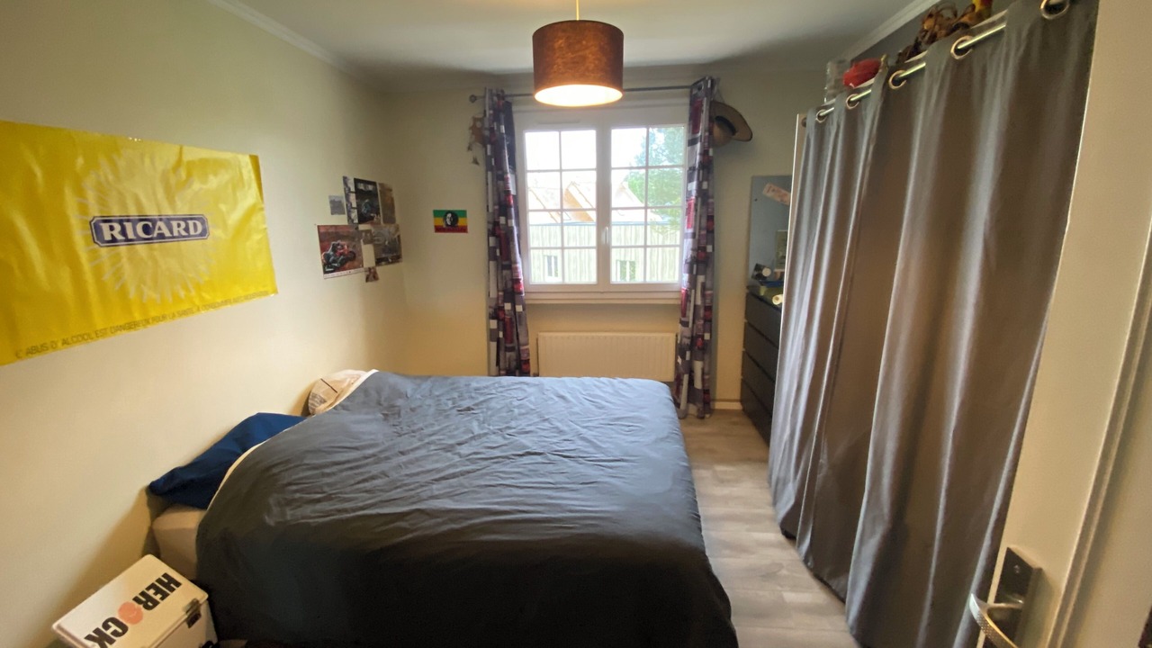 Photo of Bedroom in Crepon