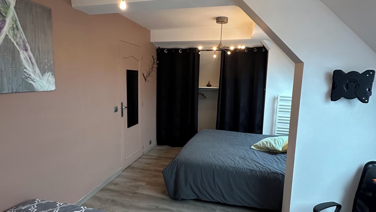 Photo of Bedroom in Crepon