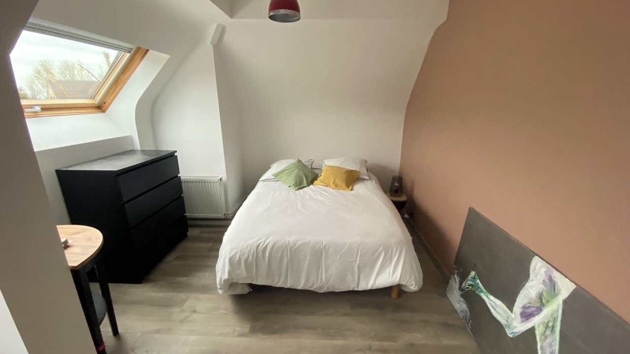 Photo of Bedroom in Crepon