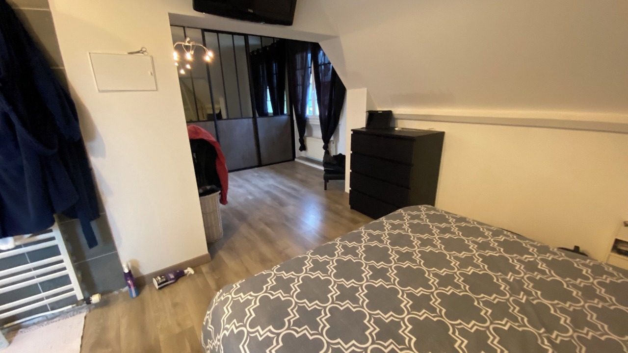 Photo of Bedroom in Crepon