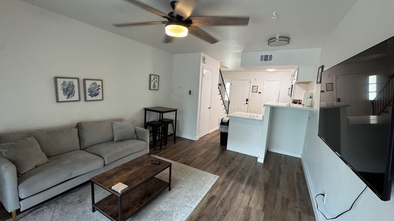 Photo of Livingroom in Capital View