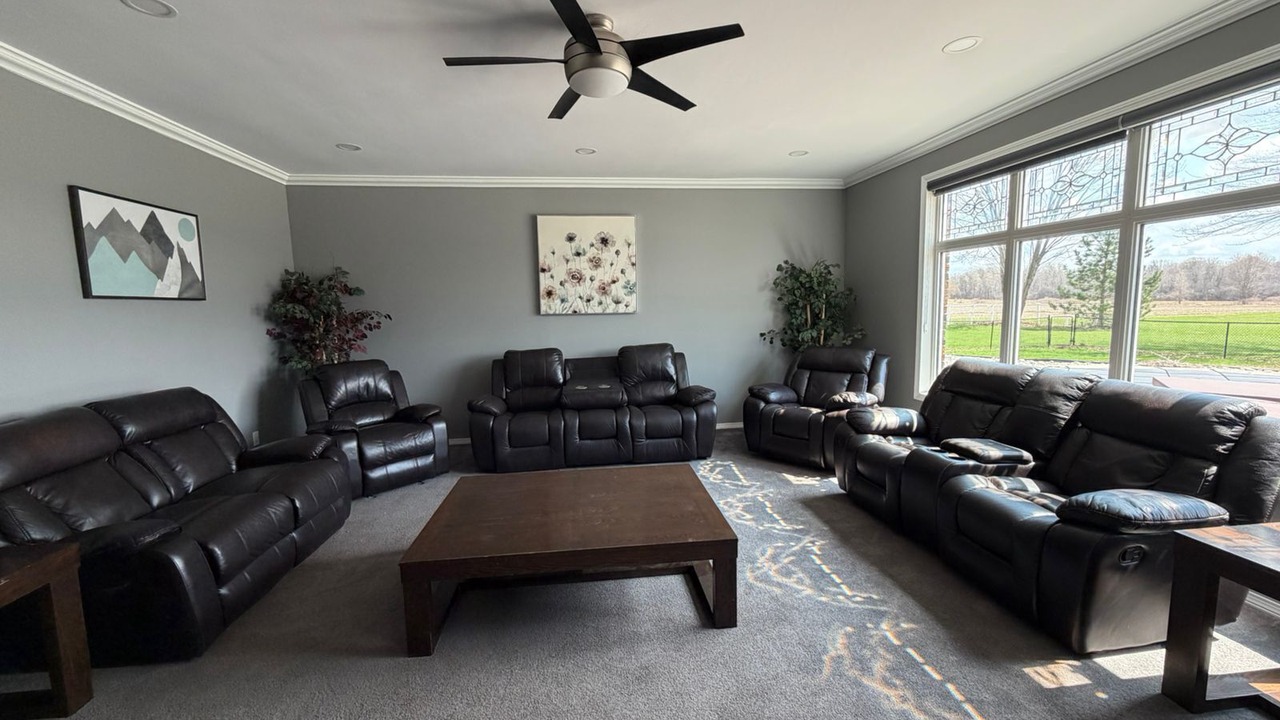 Photo of Livingroom in Middlesex Centre