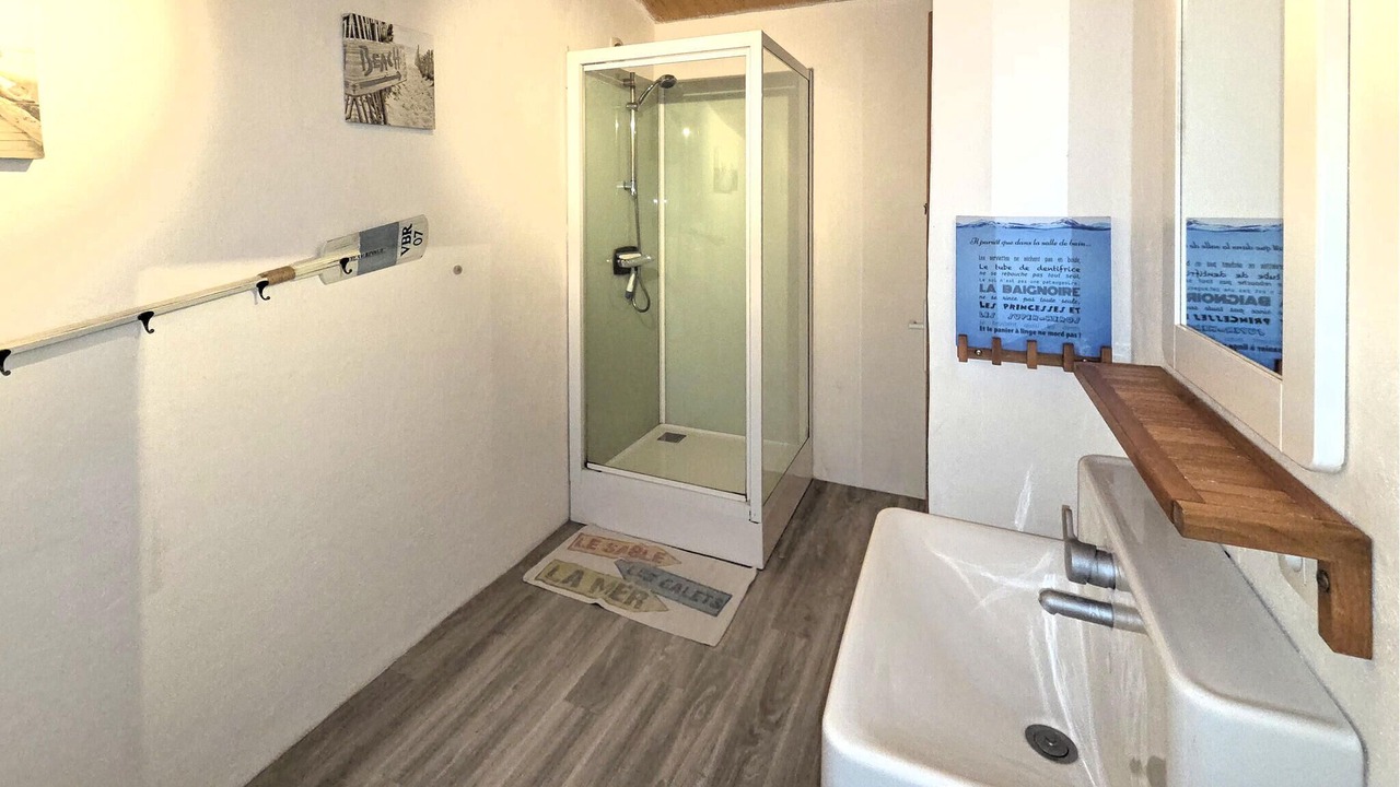 Photo of Bathroom in La Gueriniere