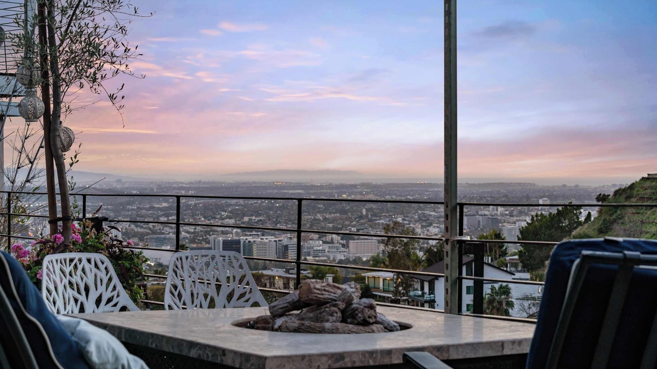 Photo of Outdoor in Hollywood Hills West