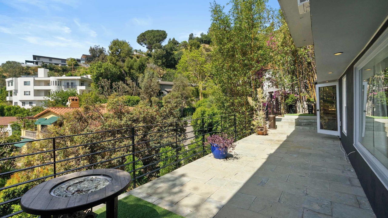 Photo of Patio Balcony in Hollywood Hills West