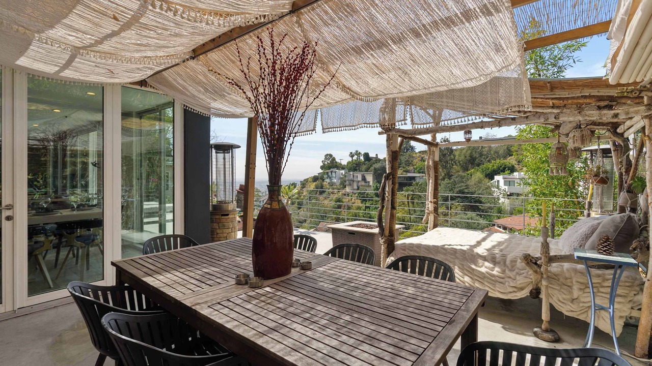 Photo of Outdoor in Hollywood Hills West