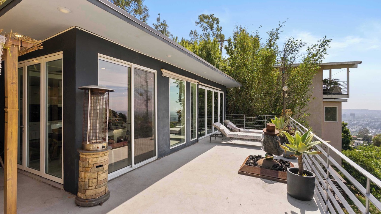 Photo of Patio Balcony in Hollywood Hills West