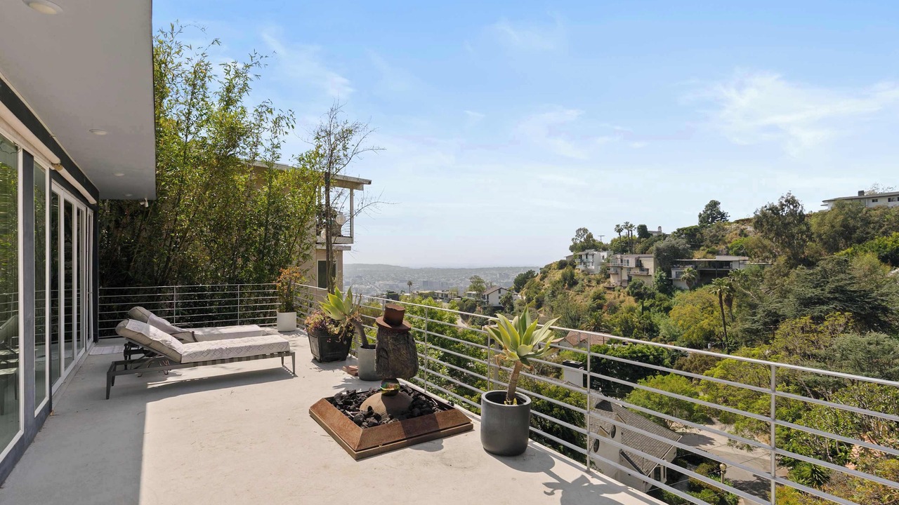Photo of Patio Balcony in Hollywood Hills West