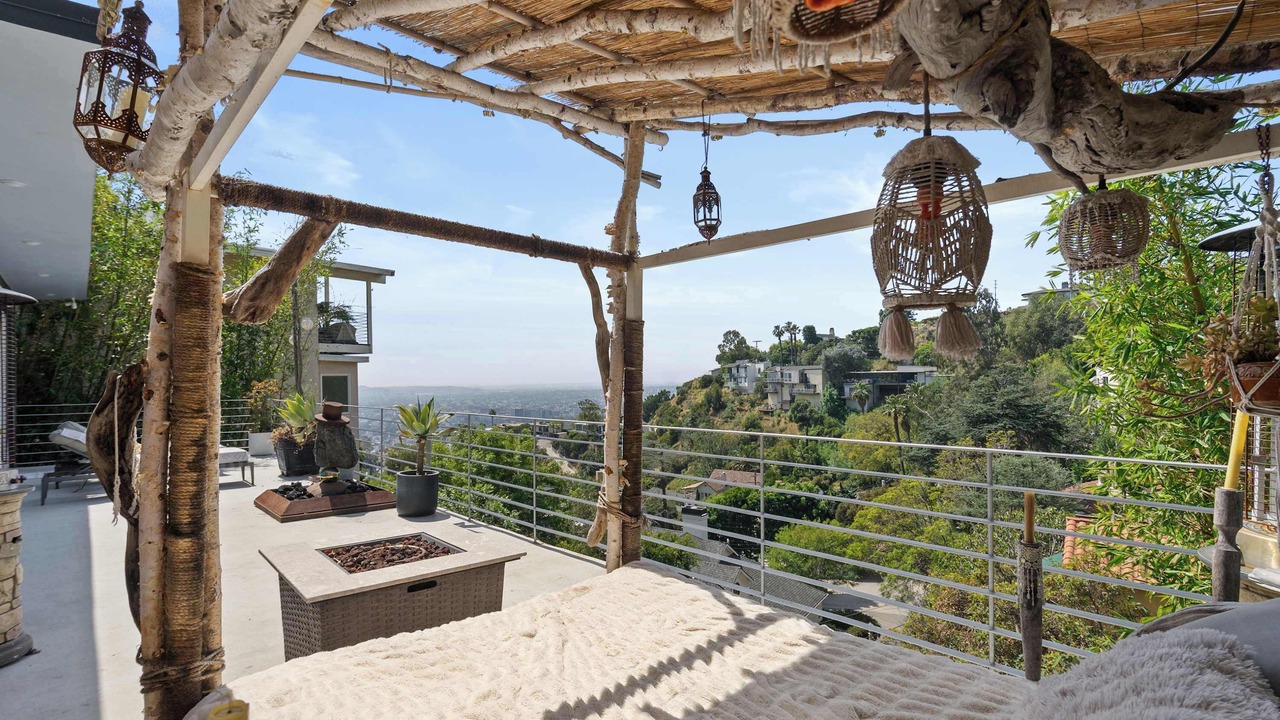 Photo of Patio Balcony in Hollywood Hills West