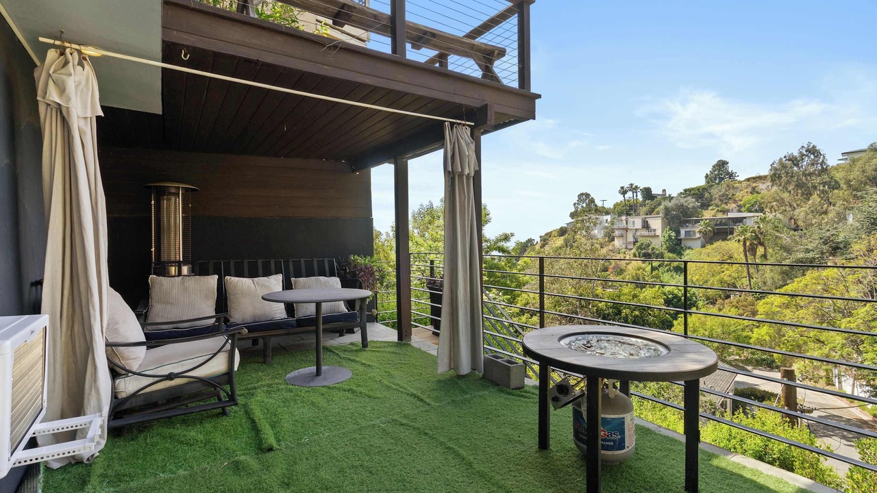 Photo of Outdoor in Hollywood Hills West