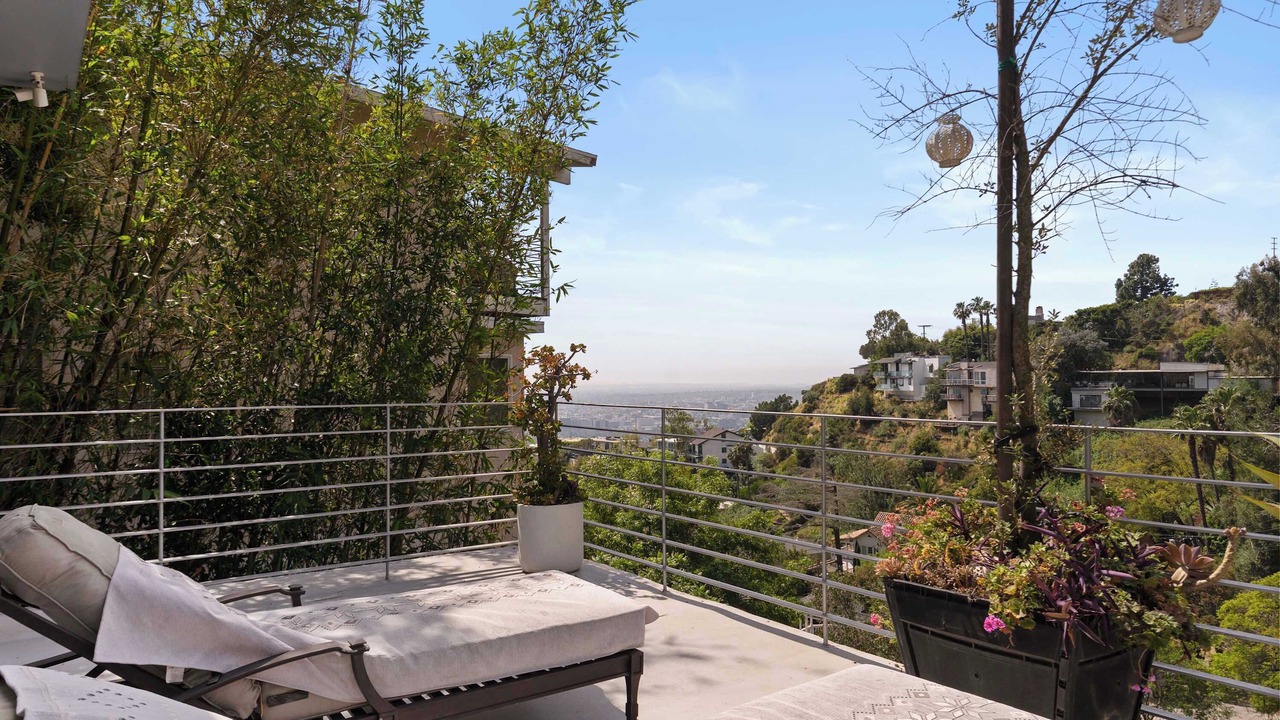 Photo of Patio Balcony in Hollywood Hills West