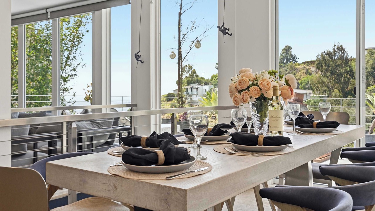 Photo of Others in Hollywood Hills West