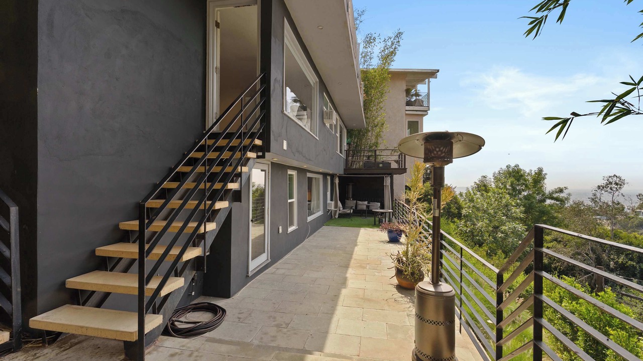 Photo of Patio Balcony in Hollywood Hills West