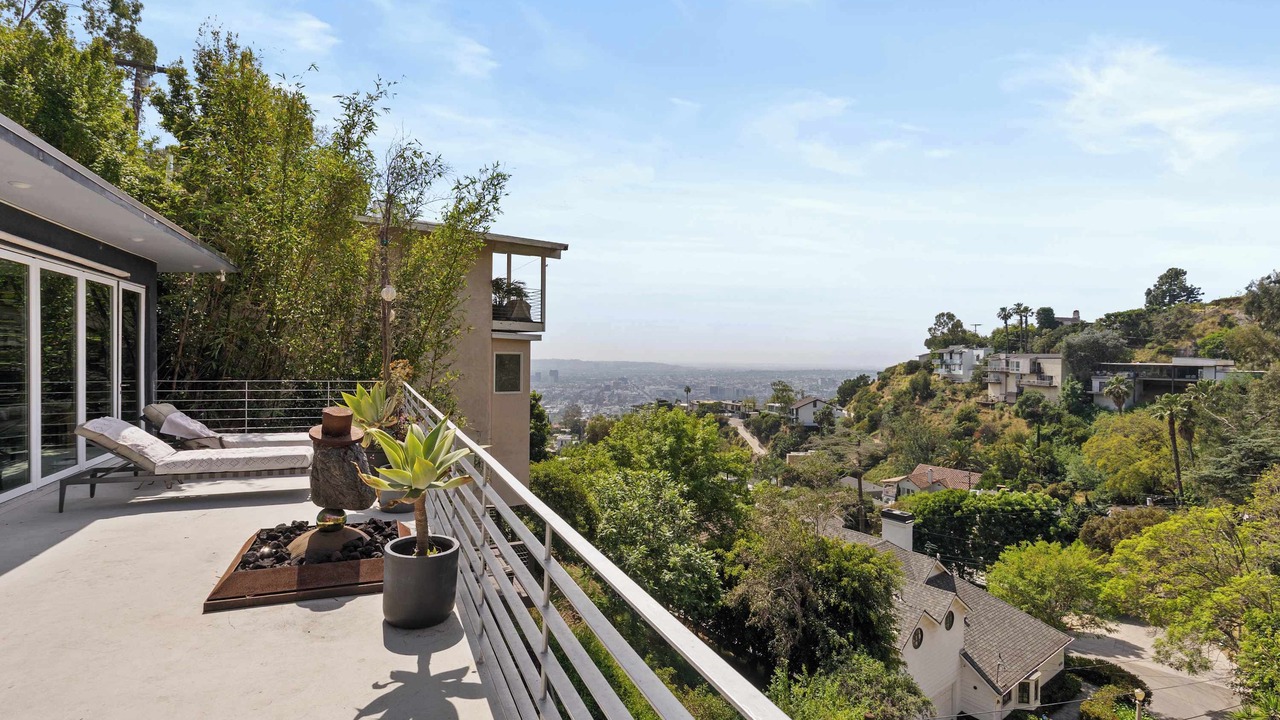Photo of Patio Balcony in Hollywood Hills West