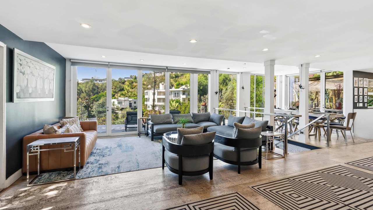 Photo of Livingroom in Hollywood Hills West