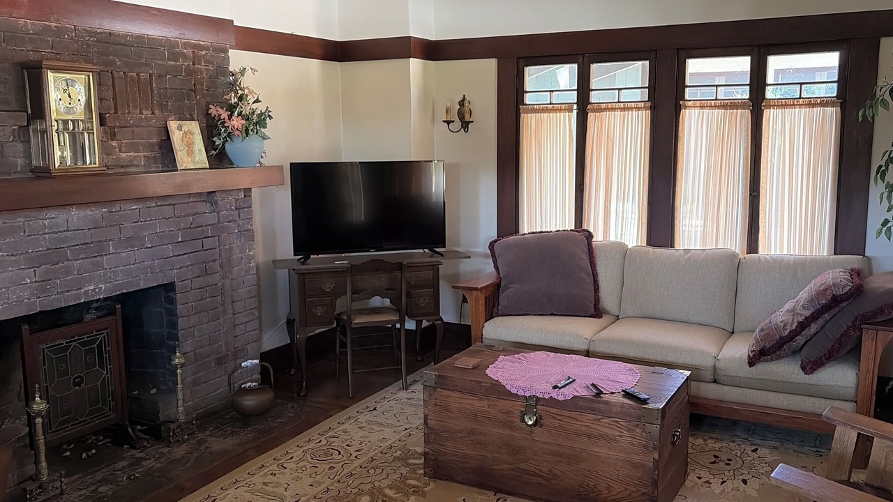 Photo of Livingroom in Pasadena