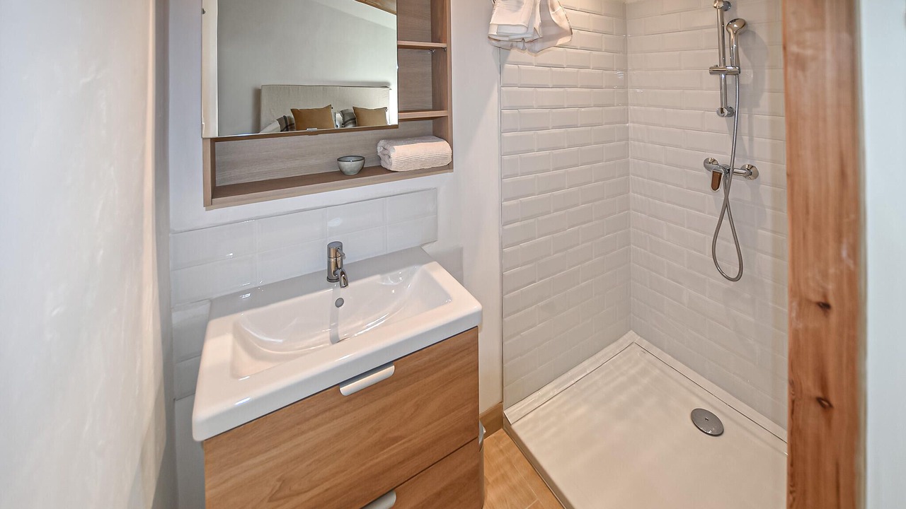 Photo of Bathroom in Rustrel