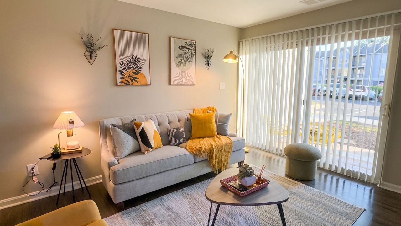 Photo of Livingroom in Reston