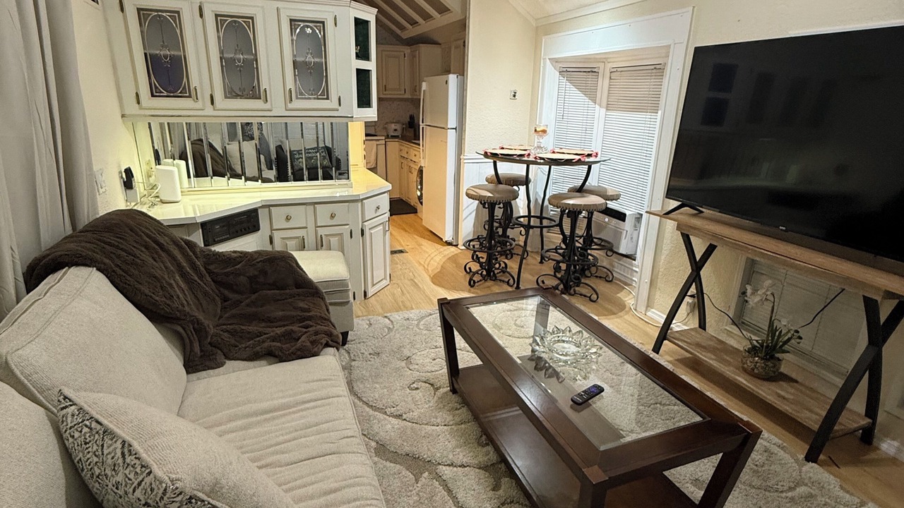 Photo of Livingroom in Diplomat
