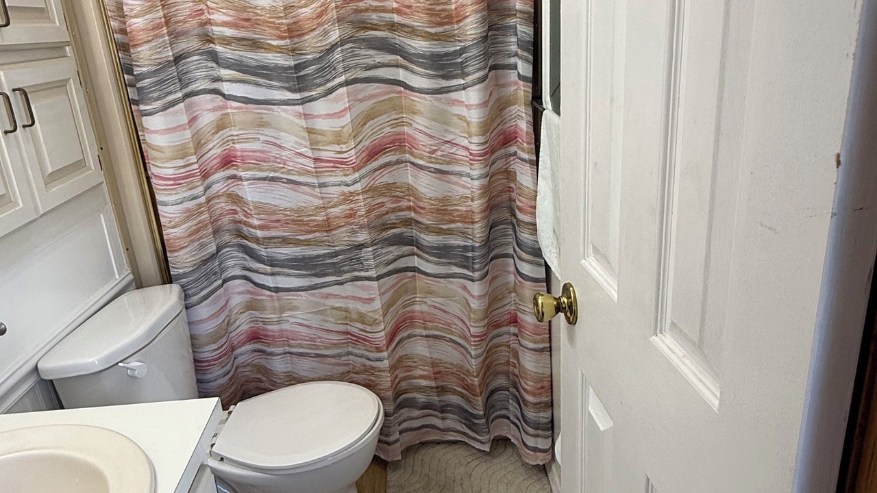 Photo of Bathroom in Diplomat