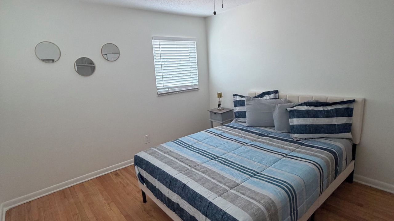 Photo of Bedroom in Bay Crest Park
