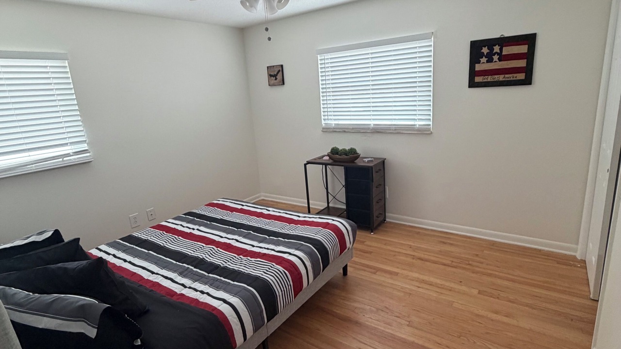 Photo of Bedroom in Bay Crest Park