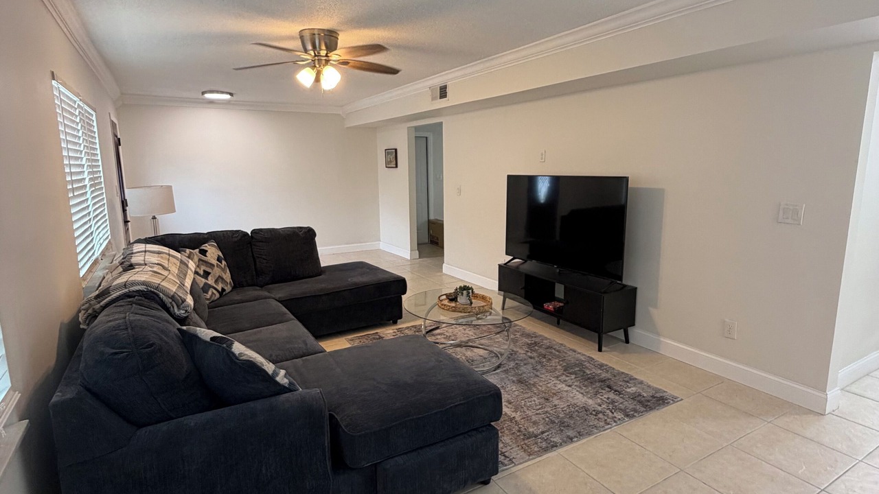 Photo of Livingroom in Bay Crest Park