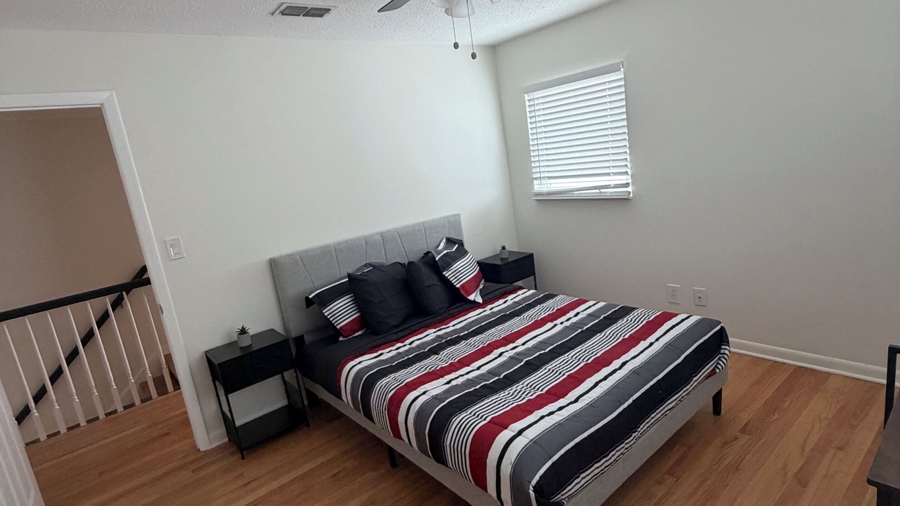 Photo of Bedroom in Bay Crest Park