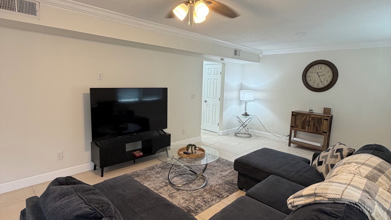 Photo of Livingroom in Bay Crest Park