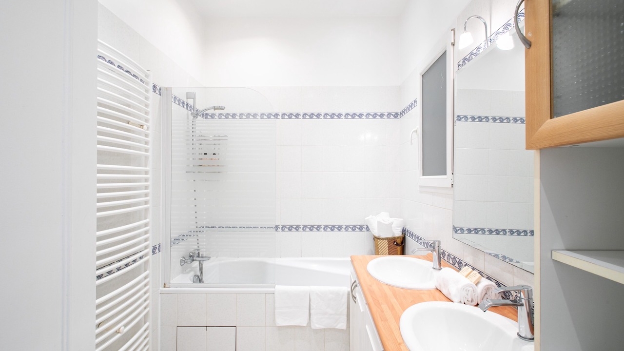 Photo of Bathroom in Quartier du Faubourg-Montmartre