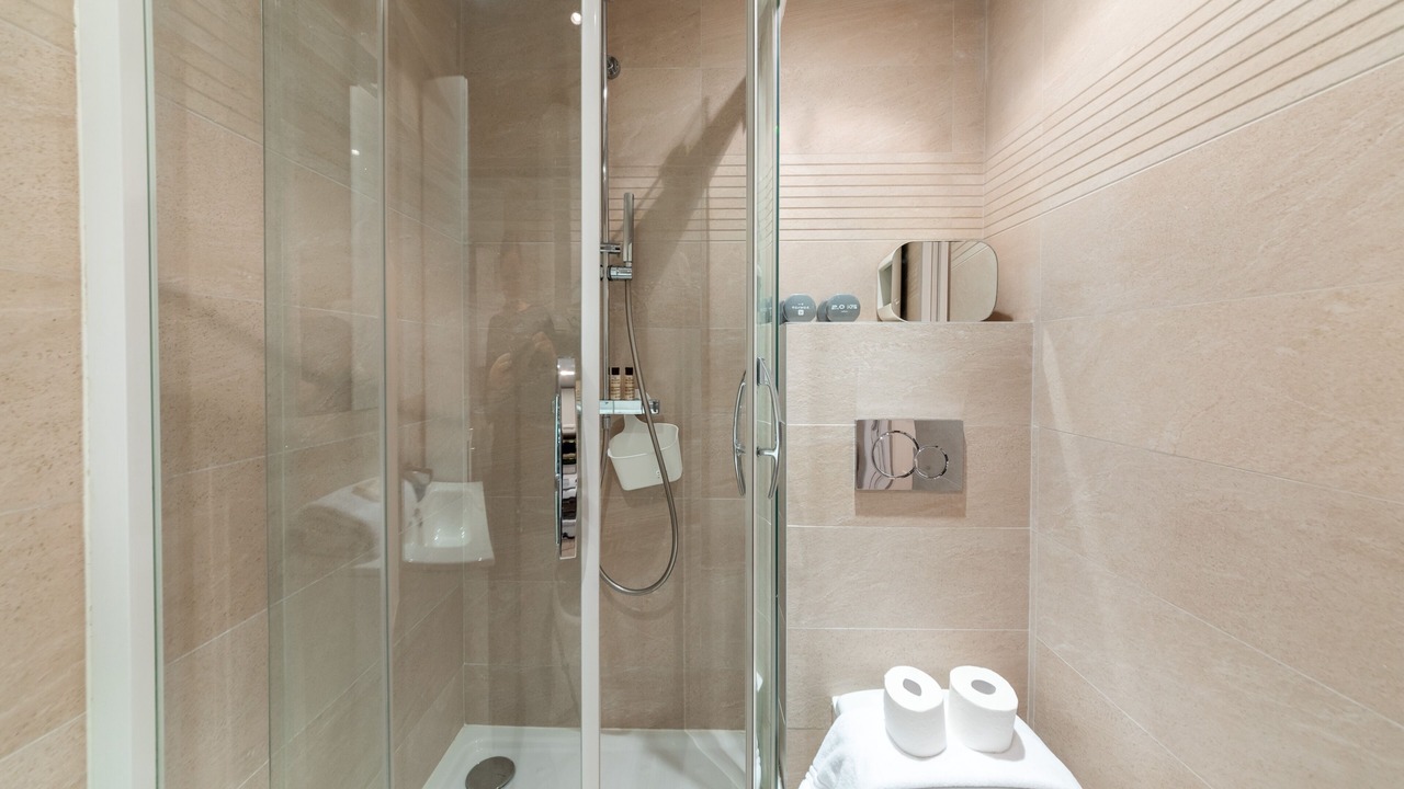 Photo of Bathroom in Arsenal