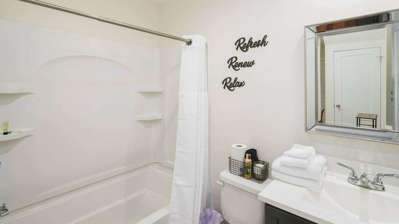 Photo of Bathroom in Foxcroft Square