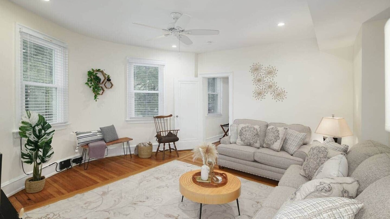 Photo of Livingroom in Foxcroft Square