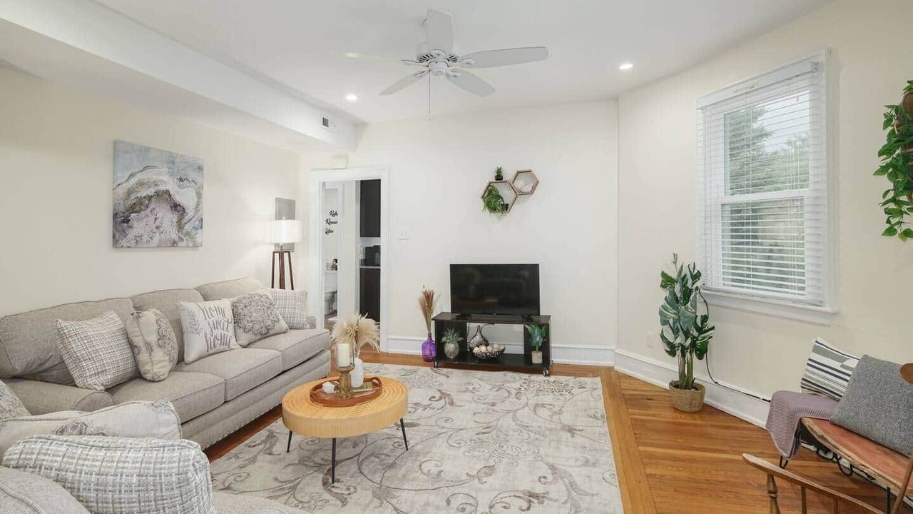 Photo of Livingroom in Foxcroft Square