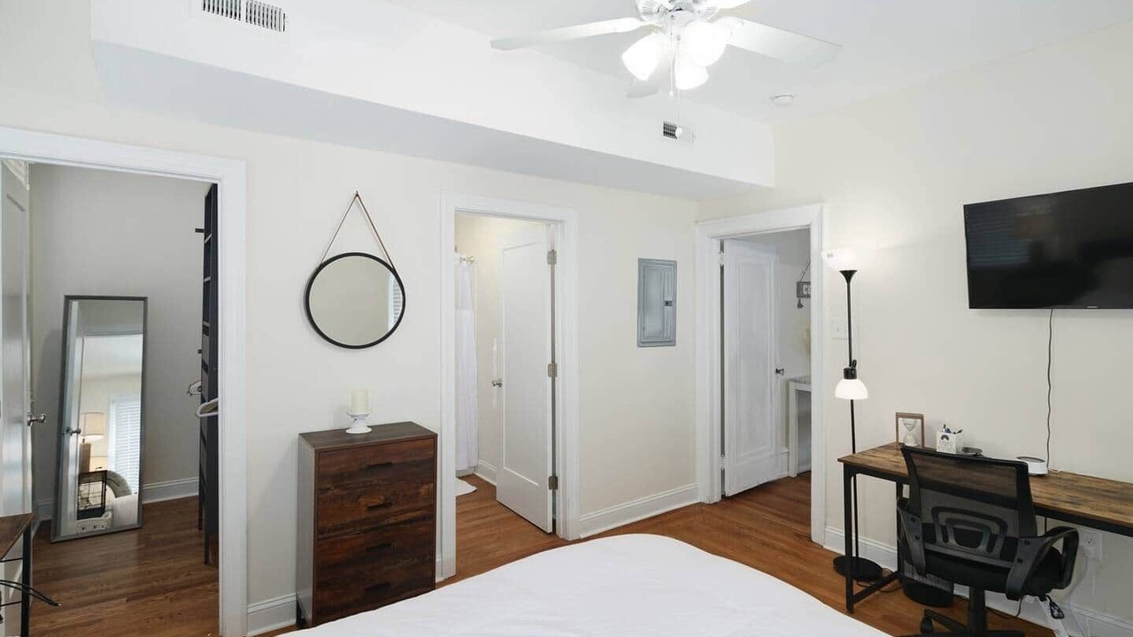 Photo of Bathroom in Foxcroft Square