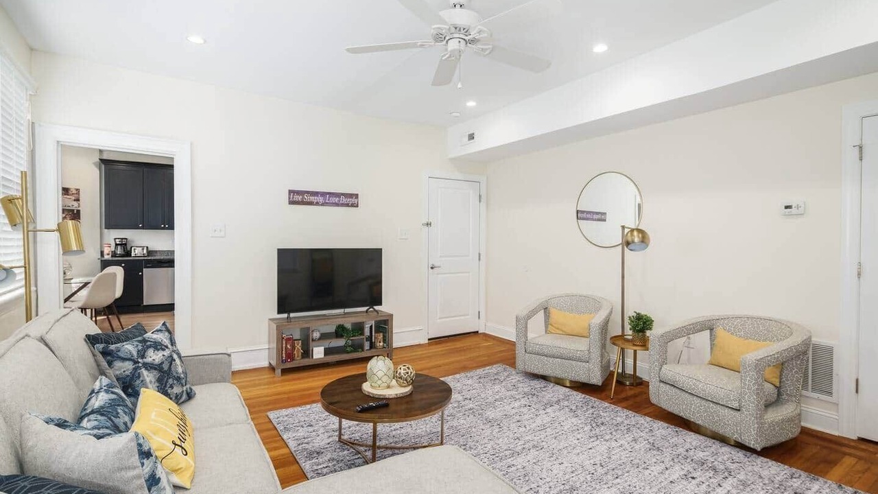 Photo of Livingroom in Foxcroft Square