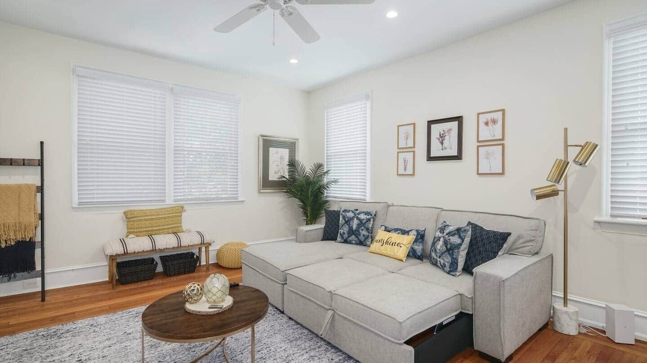 Photo of Livingroom in Foxcroft Square