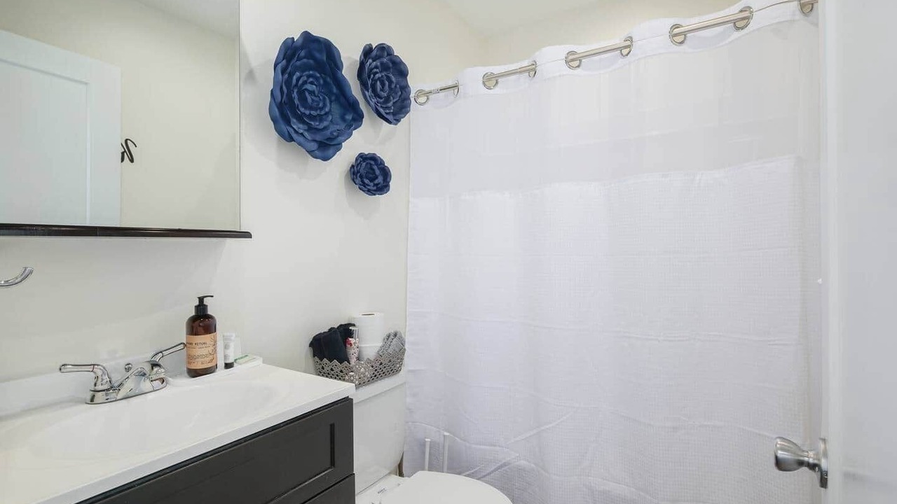 Photo of Bathroom in Foxcroft Square
