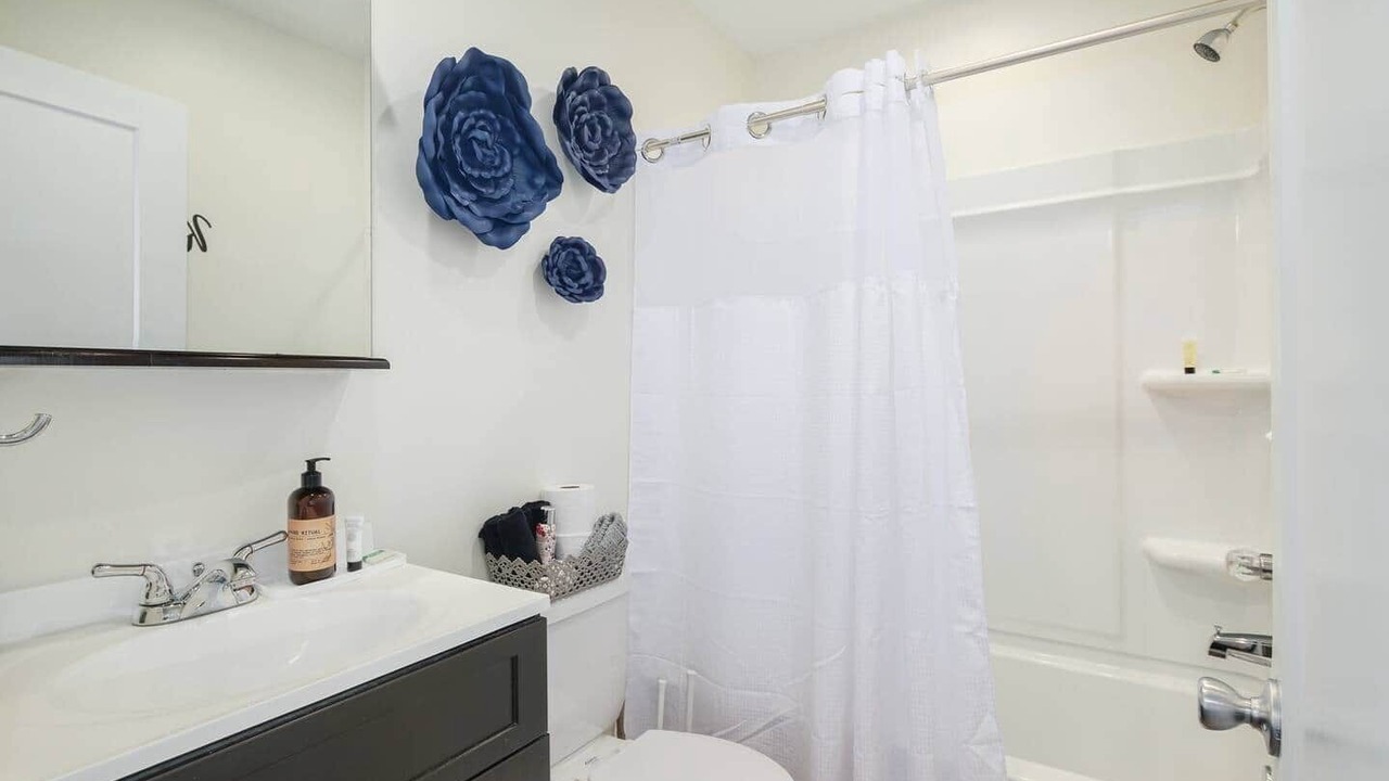 Photo of Bathroom in Foxcroft Square