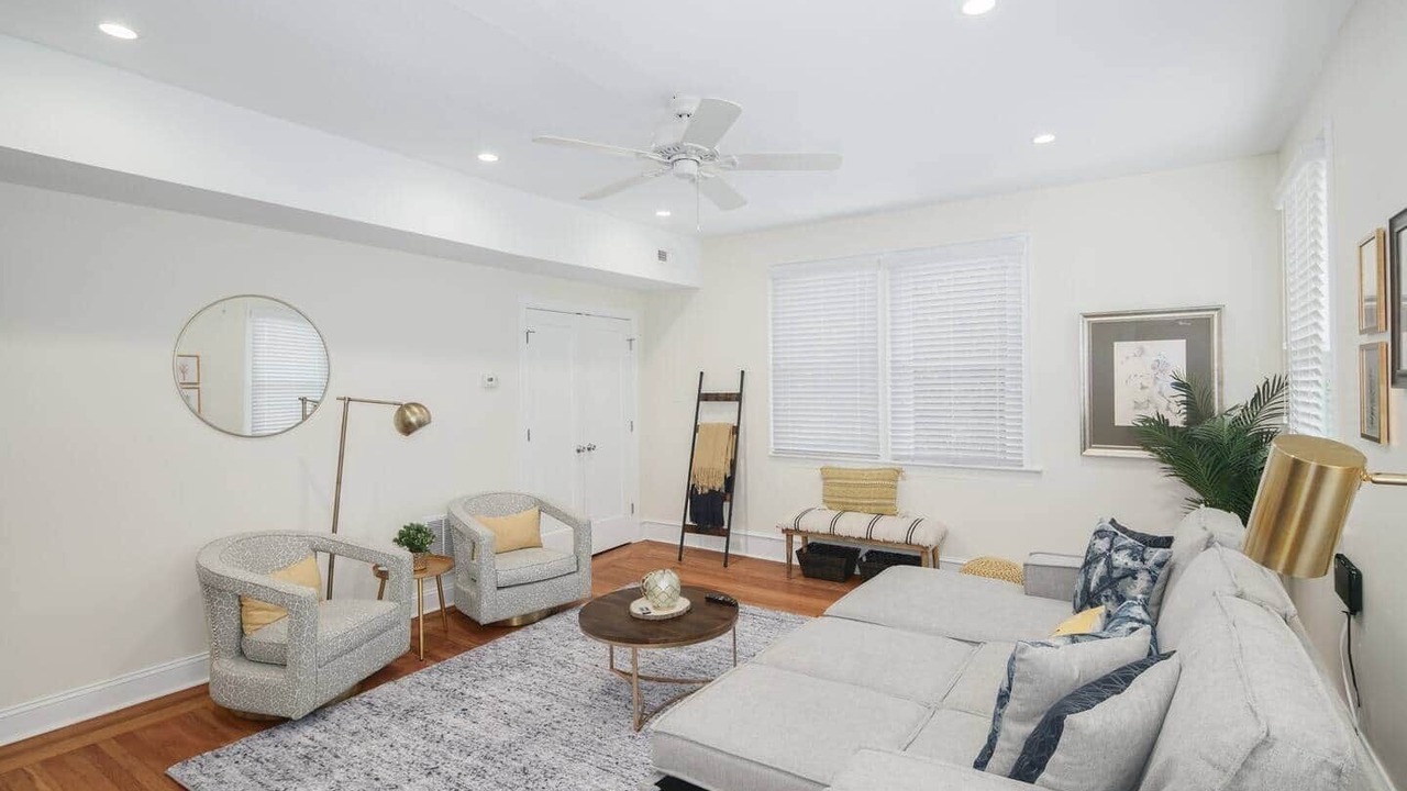 Photo of Livingroom in Foxcroft Square