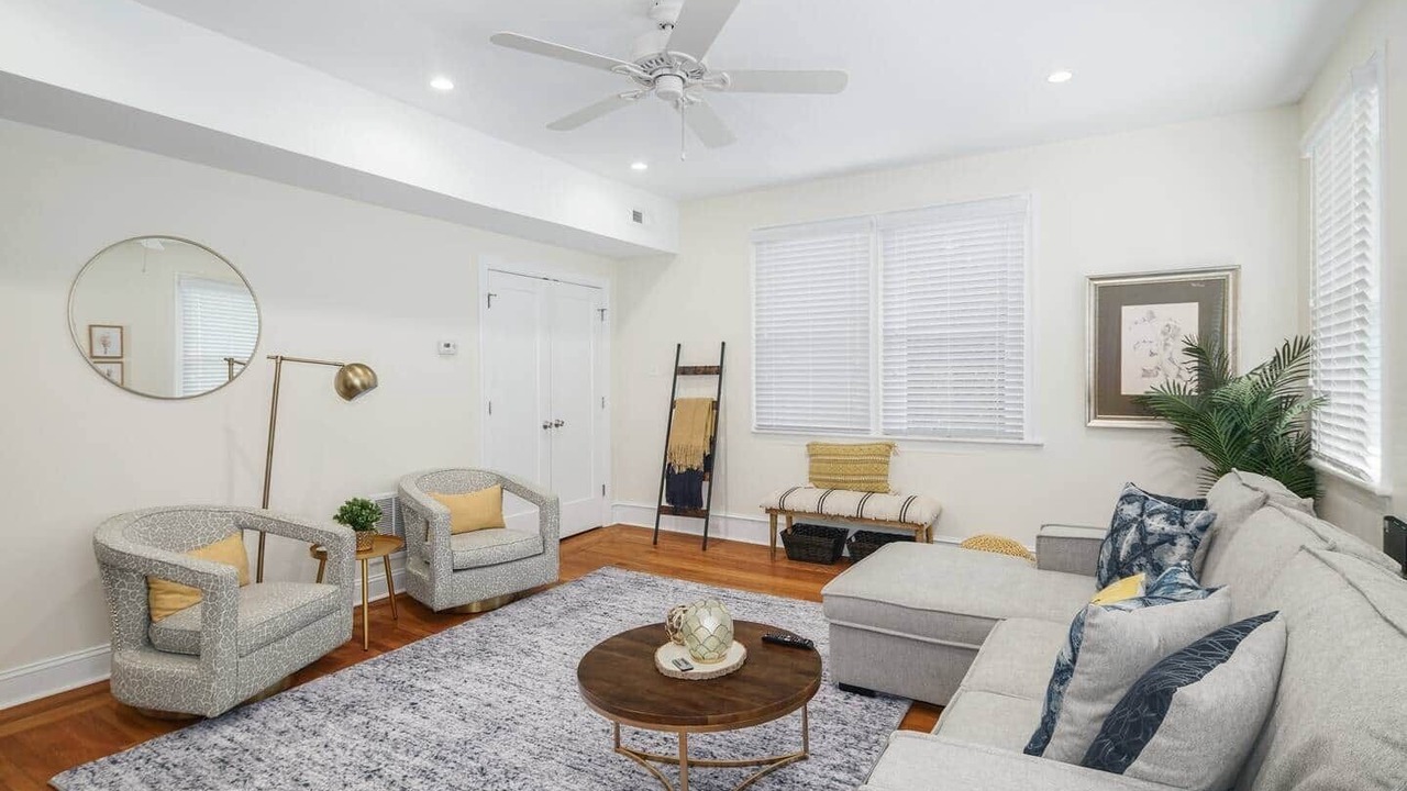Photo of Livingroom in Foxcroft Square