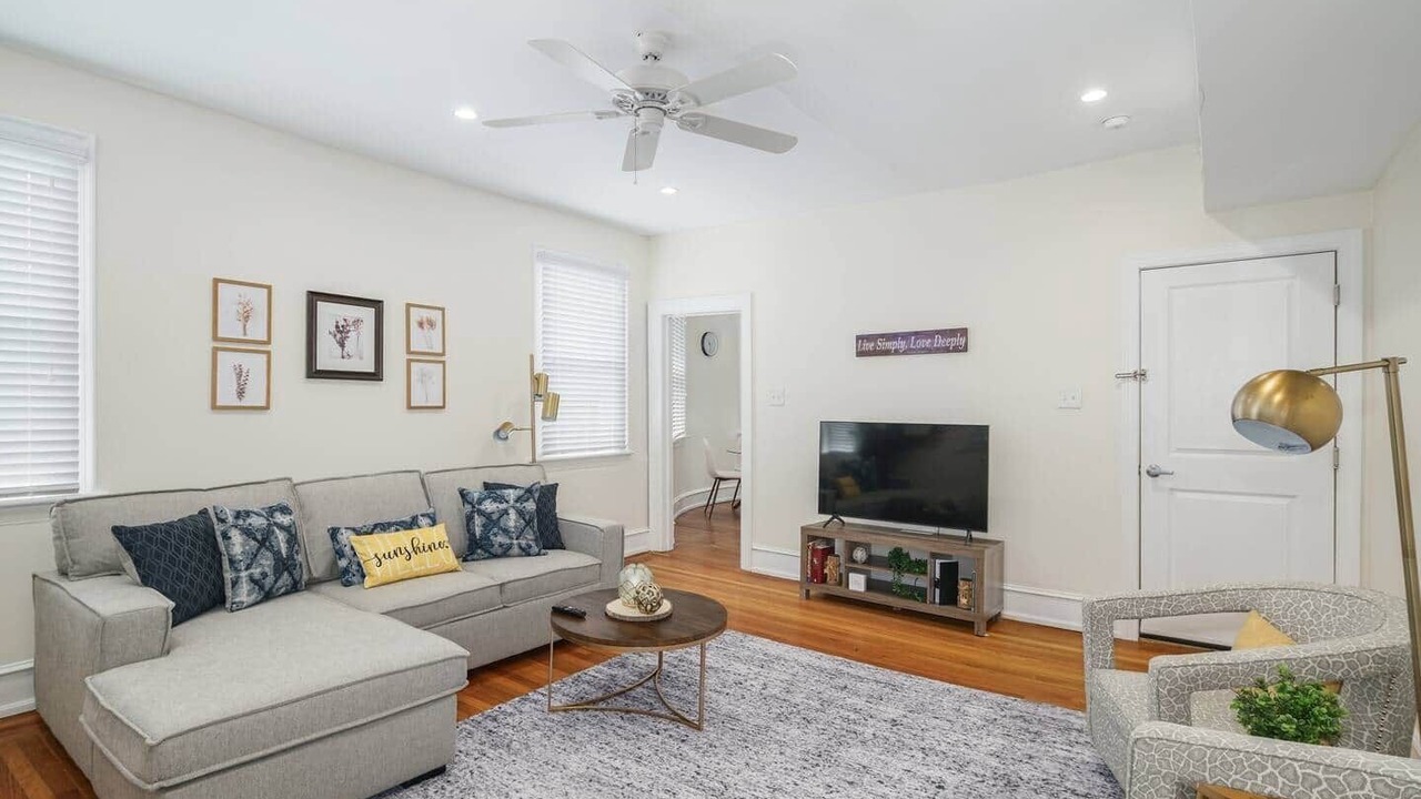 Photo of Livingroom in Foxcroft Square